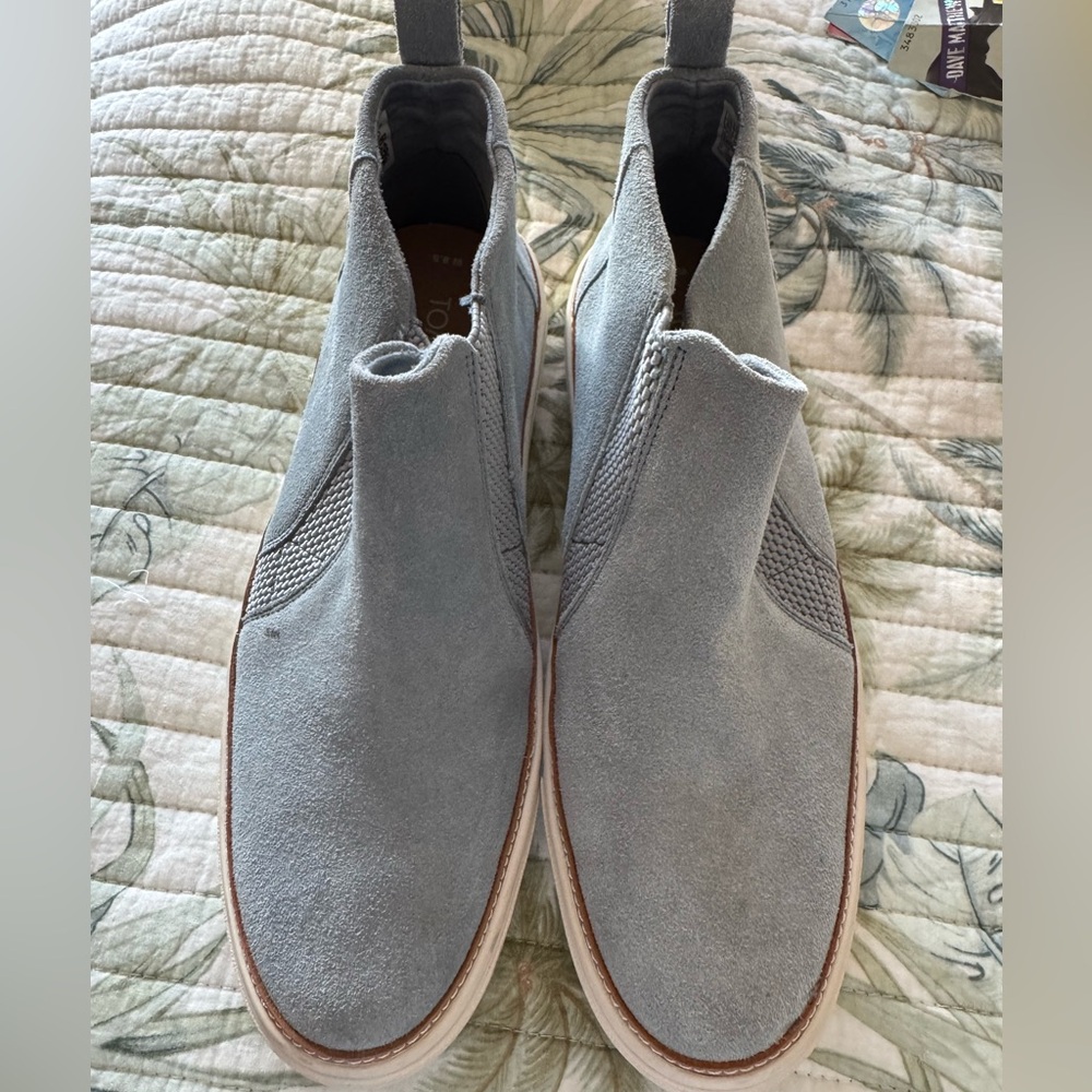 Toms sneakers